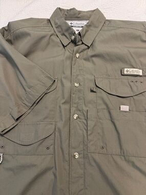 Columbia Olive Green Short-Sleeve Button-Down Utility / Fishing Shirt